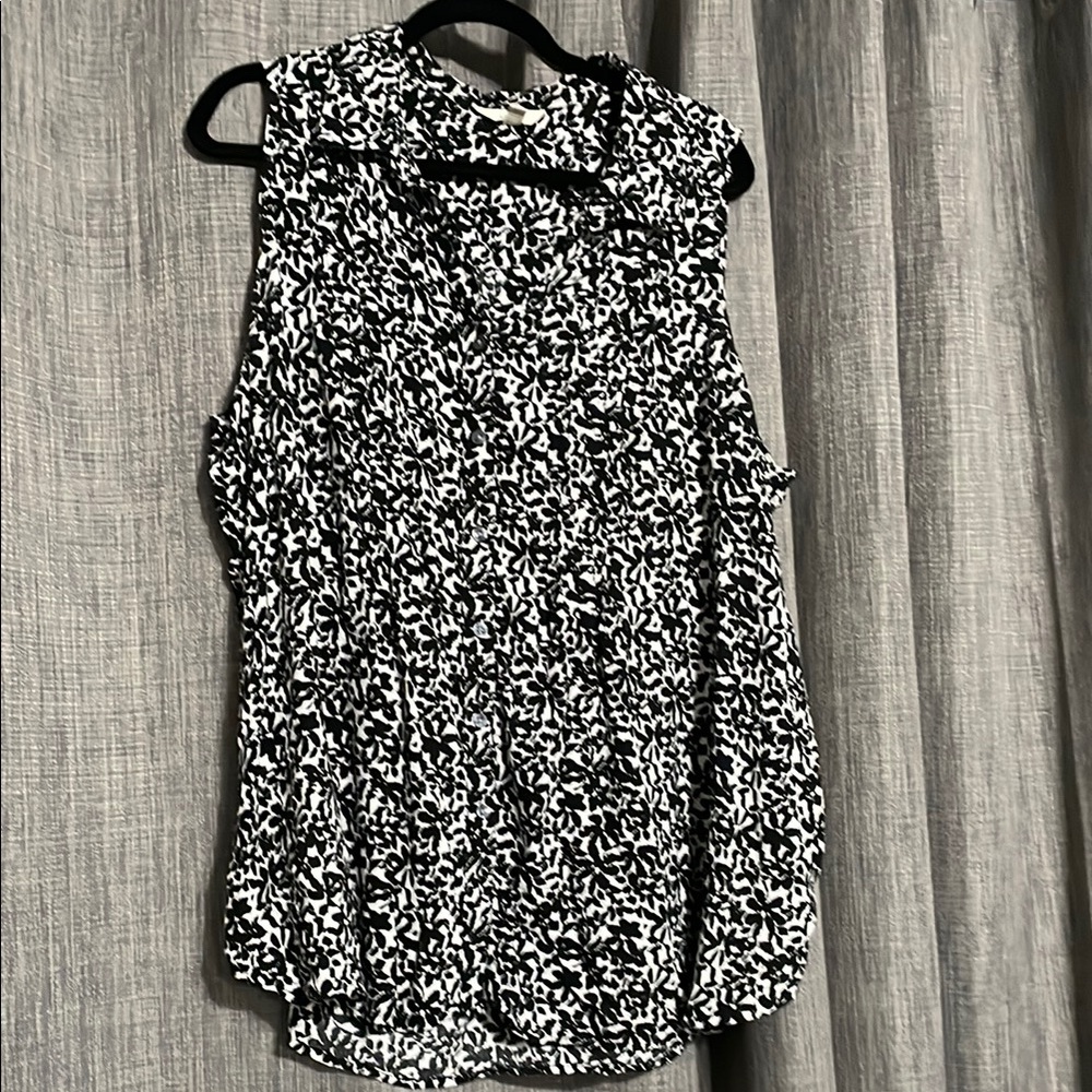 Terra & Sky Black and White Sleeveless Blouse